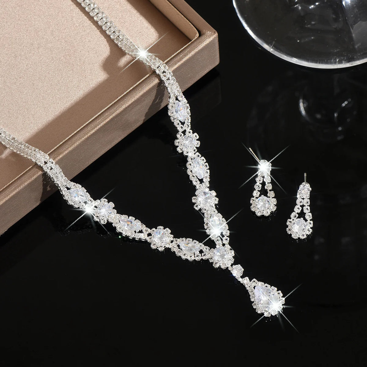 Set de collar y pendientes de cristal