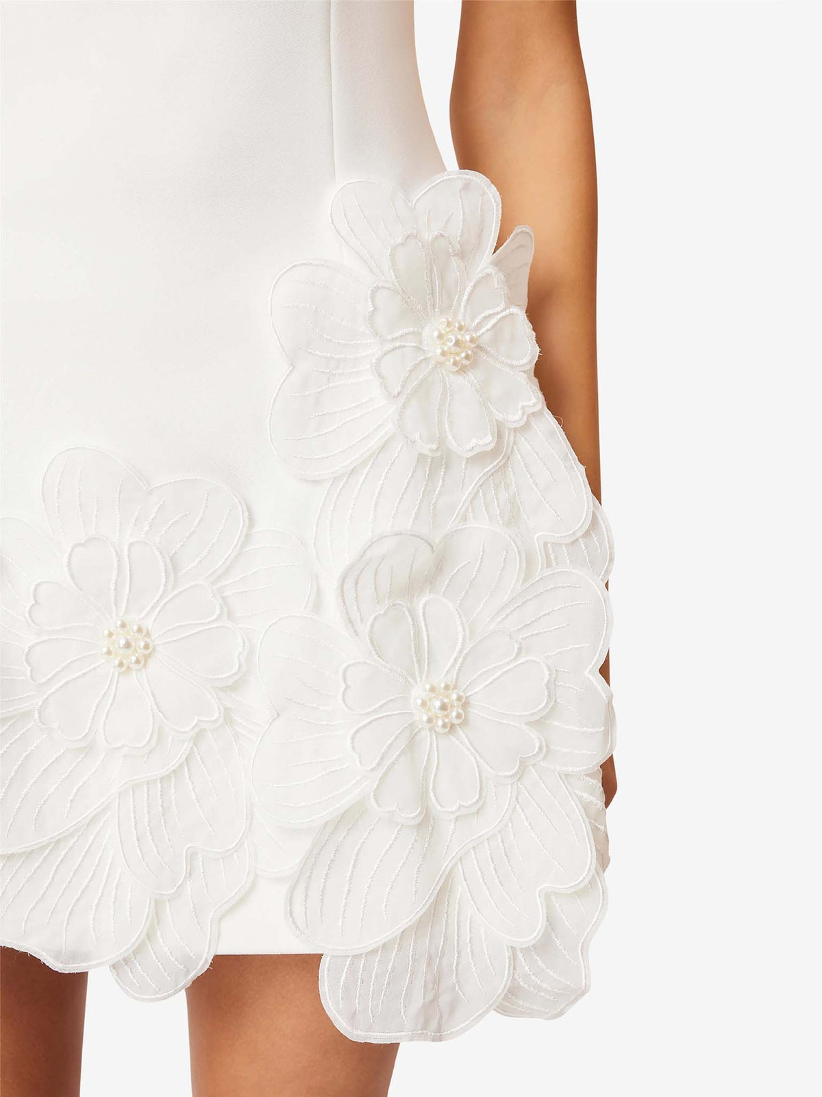 Vestido mini sin mangas con recorte