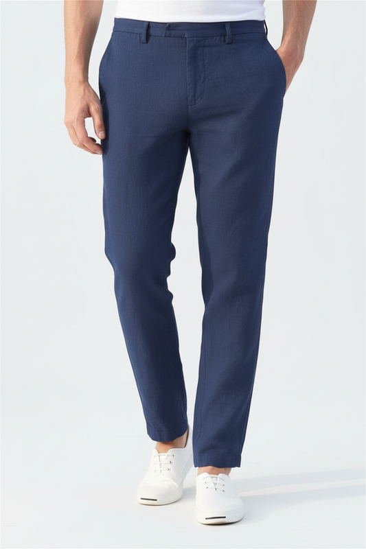 Pantalón azul marino fondo blanco