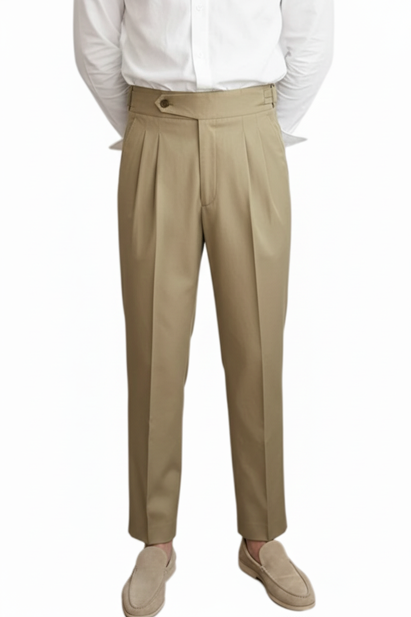 Pantalón khaki con modelo