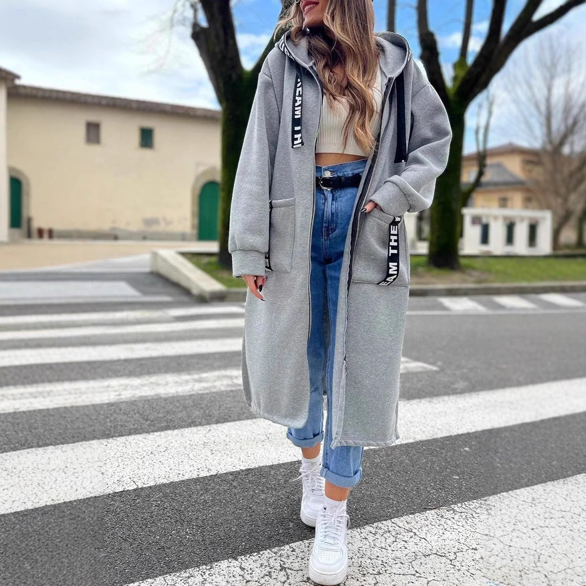 Abrigo sudadera oversize con capucha