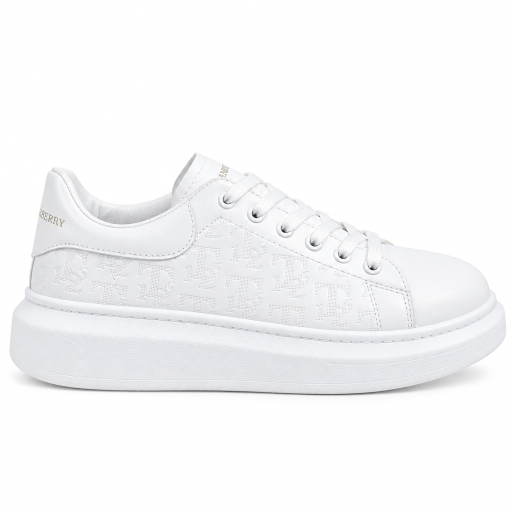 Zapatillas blancas monograma fondo blanco
